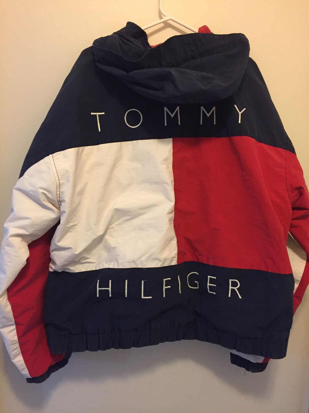 Sélection de ventes exceptionnelles de blousons et sweats Vintage Tommy Hilfiger